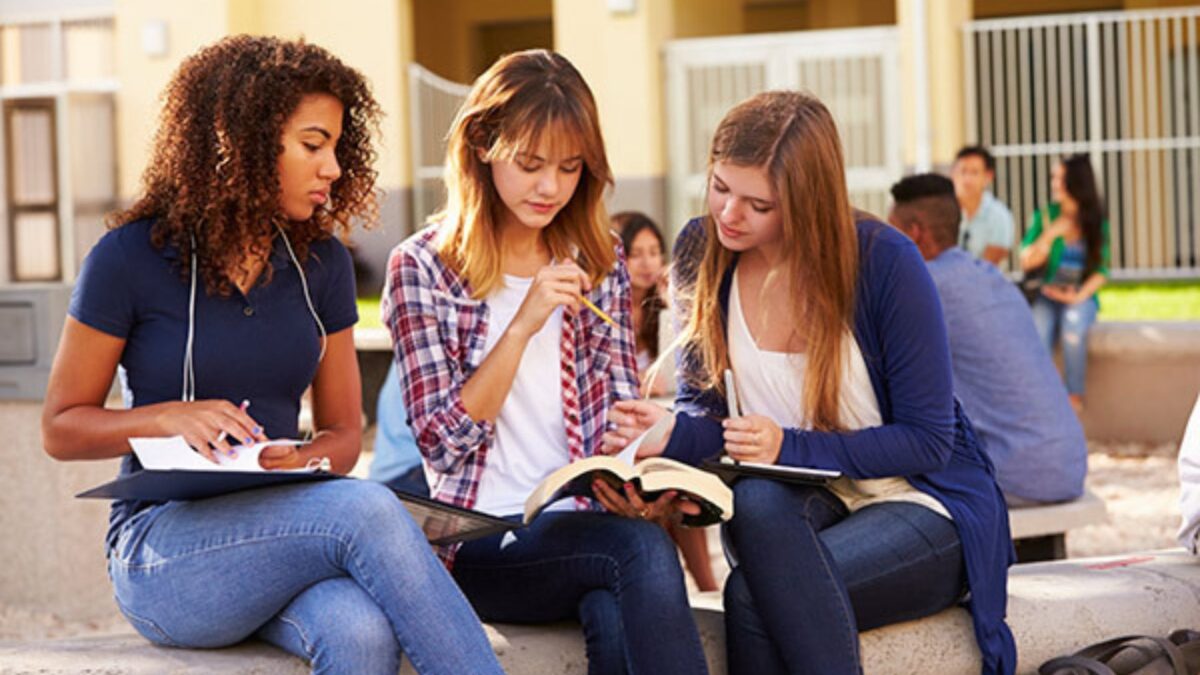 Club Life Weekly Activities in a Modern German-American Society (1)